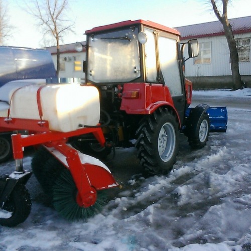 Щет­ка с ув­лажне­ни­ем для мтз-320.4